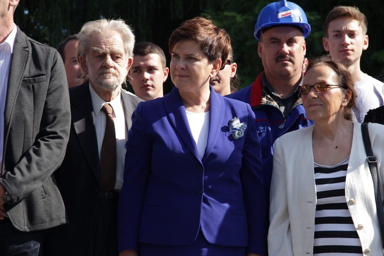 Premier Beata Szydło złożyła kwiaty pod pomnikiem Anny Walentynowicz