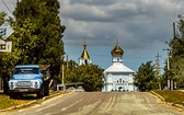 Besalma nie ma dobrych dróg, ale cerkiew ze złotą kopułą widać z daleka. Gagauzi są prawosławni, podlegają Patriarchatowi Moskiewskiemu.