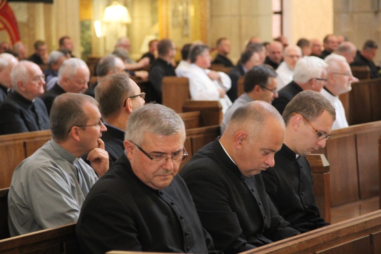 Pielgrzymka duchowieństwa metropolii górnośląskiej do Łagiewnik - cz. I (31 sierpnia 2016).