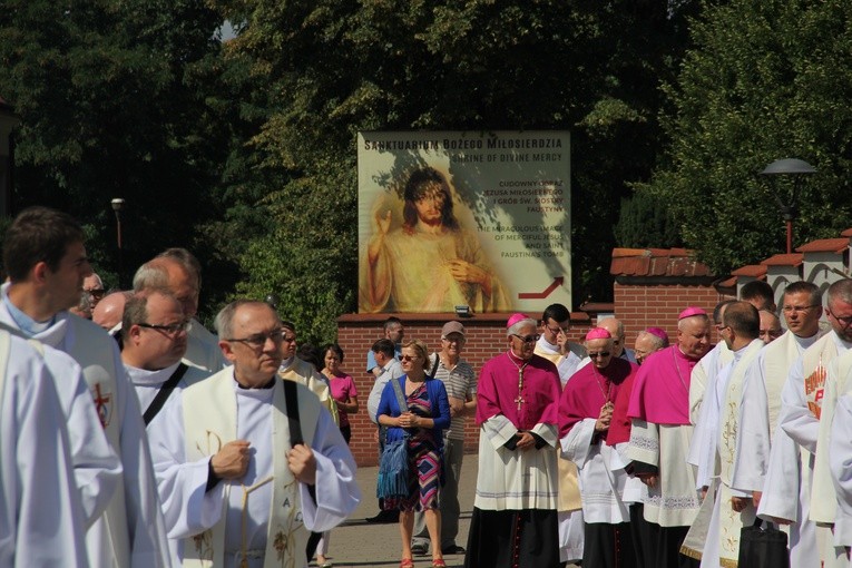 Pielgrzymka duchowieństwa metropolii górnośląskiej do Łagiewnik - cz. II (31 sierpnia 2016).