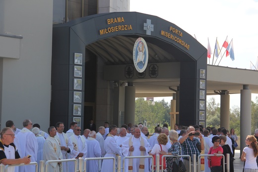 Pielgrzymka duchowieństwa metropolii górnośląskiej do Łagiewnik - cz. II (31 sierpnia 2016).