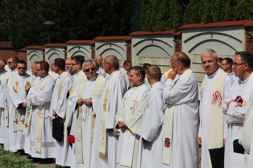 Pielgrzymka duchowieństwa metropolii górnośląskiej do Łagiewnik - cz. II (31 sierpnia 2016).