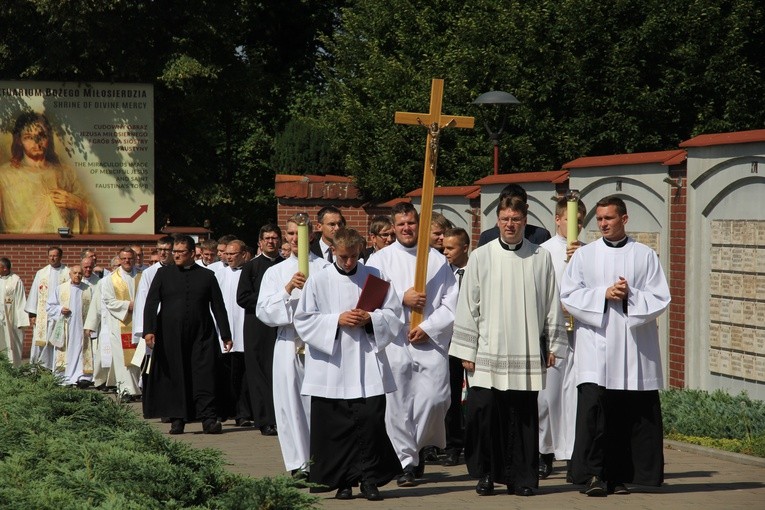 Pielgrzymka duchowieństwa metropolii górnośląskiej do Łagiewnik - cz. II (31 sierpnia 2016).