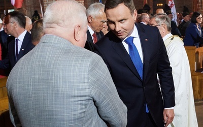 Prezydent Duda podziękował Wałęsie, przekazali sobie znak pokoju