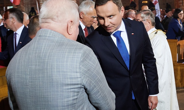 Prezydent Duda podziękował Wałęsie, przekazali sobie znak pokoju