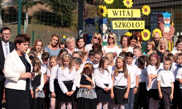 Premier: Szkoła musi wychowywać