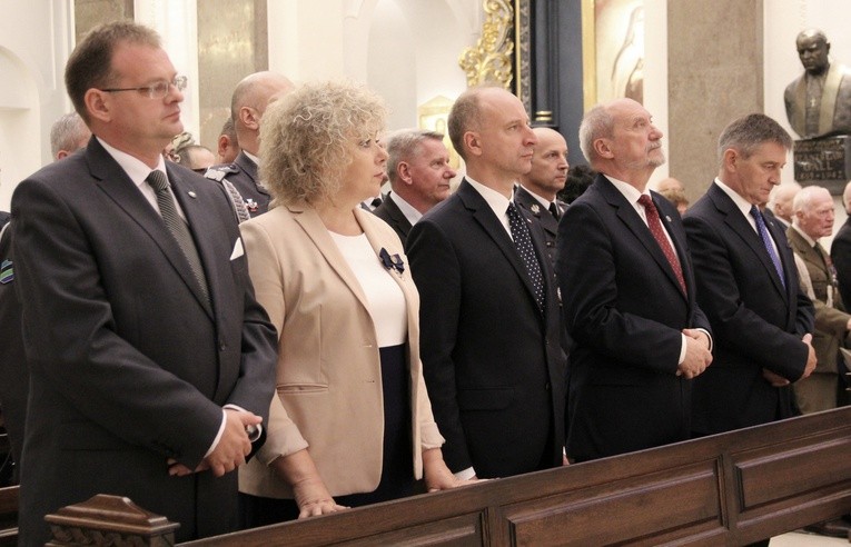 W Mszy św. wzięli udział przedstawciele parlamentu i rządu