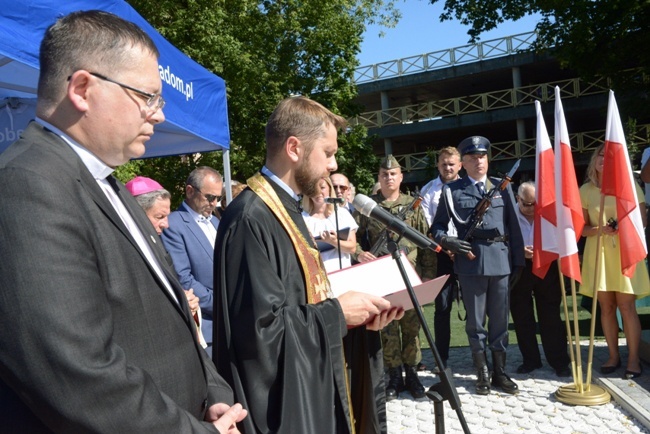 Odsłonięcie pomnika 72. Pułku Piechoty