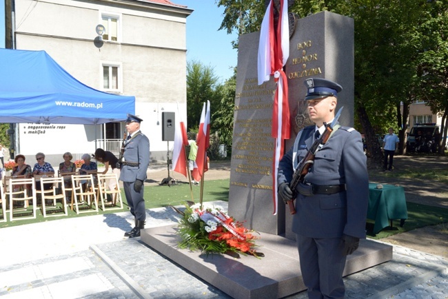 Odsłonięcie pomnika 72. Pułku Piechoty