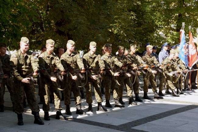 Odsłonięcie pomnika 72. Pułku Piechoty