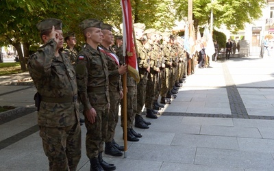 Odsłonięcie pomnika 72. Pułku Piechoty