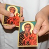 Każdego dnia będziemy rozdawać pamiątkowe obrazki, na których - poza wizerunkiem Maryi - jest także modlitwa i adres naszej strony internetowej