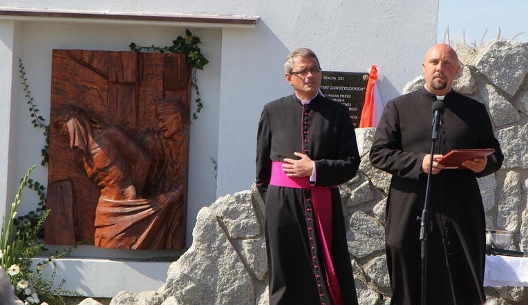 XXI stacja drogi krzyżowej w Rokitnie