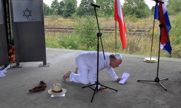 Na peronie musieliśmy padać na twarz