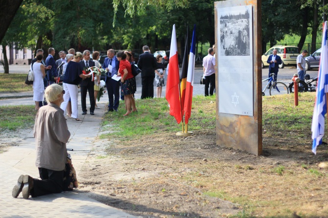 Pomnik selekcji Żydów na kozielskiej rampie