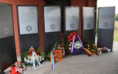 Pomnik selekcji Żydów na kozielskiej rampie