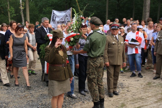 Ku czci żołnierzy "Bartka" w 70. rocznicę mordu