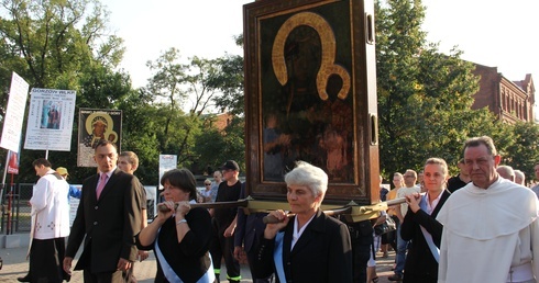 Od Żyrardowa rozpoczęła się peregrynacja obrazu Matki Bożej Częstochowskiej po diecezji łowickiej
