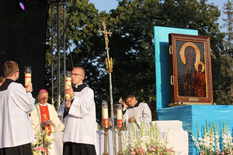 Peregrynacja ikony MB Częstochowskiej w parafii MB Pocieszenia w Żyrardowie