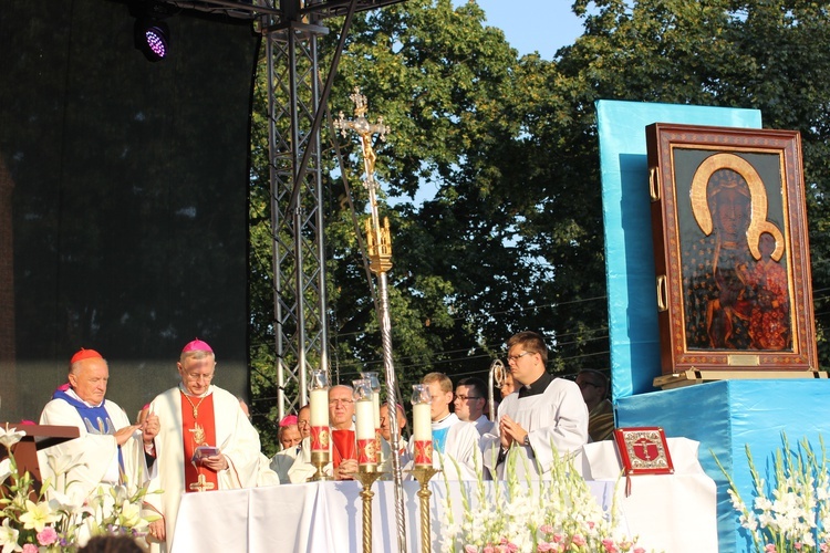 Peregrynacja ikony MB Częstochowskiej w parafii MB Pocieszenia w Żyrardowie