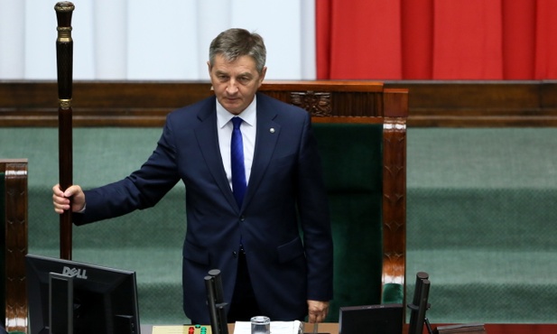 Marszałek Kuchciński zostaje