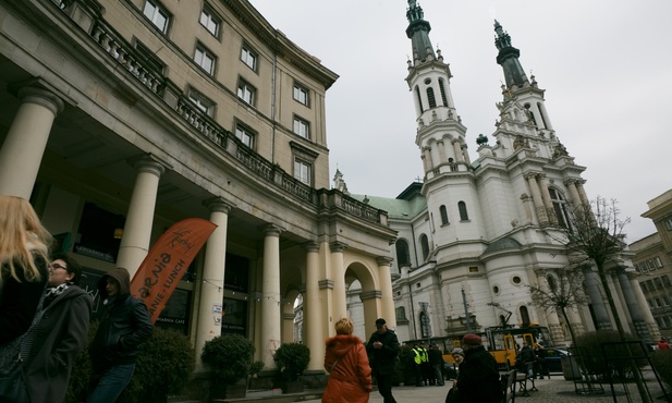 Burza zrzuciła krzyż z kościoła Zbawiciela