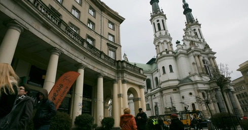 Burza zrzuciła krzyż z kościoła Zbawiciela