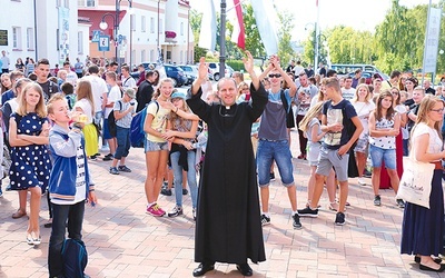 Ks. Grzegorza Lipca, diecezjalnego moderatora Ruchu Światło–Życie, cieszyła każda z prezentujących się grup.