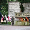 Podczas uroczystości rocznicowych złożono kwiaty pod pomnikiem Ofiar Grudnia 1970 roku.