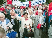 Około pół tysiąca słupszczan wyszło na ulicę miasta, maszerując pod sztandarami Jezusa. 