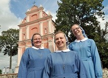 Siostry Uczennice Krzyża ze Skrzatusza: od lewej: s. Wiktoria, s. Goretti, s. Natalia.