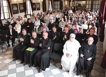 	W sympozjum każdego roku bierze udział kilkaset osób – głównie katechetów i kapłanów. WDD to istotny element ich formacji i poligon do wymiany doświadczeń.