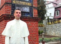 ▲	Ks. Jarosław Klimczyk CRL pracował w ośrodku w Starych Juchach, a obecnie posługuje w gietrzwałdzkim sanktuarium. – Jestem świadkiem wielu cudów – mówi.