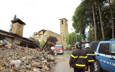 Skutki trzęsienia ziemi w Amatrice.