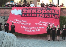 Uroczystości na Wzgórzu Zamkowym uświetnili oprawą kibice Zagłębia Lubin oraz młodzież związana z centrum kultury.