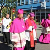 Procesja przeszła ulicami Czeskiego Cieszyna pod przewodnictwem biskupów: Romana Pindla, Frantiszka Lobkovicza i Piotra Gregera
