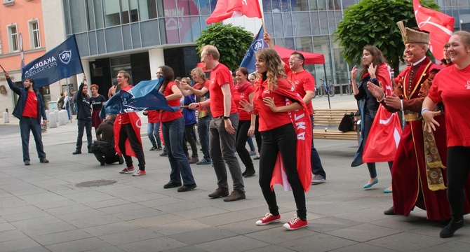 Studniówka Szlachetnej Paczki (cz. II - zumba)