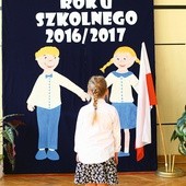 Po dwóch kadencjach, w których kolejne szefowe MEN dbały głównie o to, by szkoła była radosna i bezstresowa, mamy wyraźny zwrot w stronę obowiązków i wymagań.