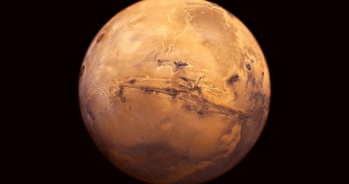 Z badań wynika,  że w przeszłości powierzchnia Marsa była w około 20 proc. pokryta zbiornikami ciekłej wody.