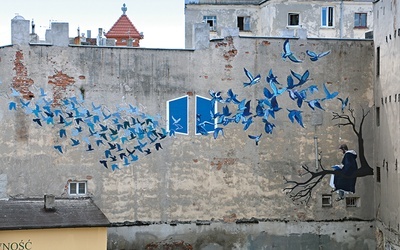 Mural na ścianie kamienicy przy ul. Próchnika 15 w Łodzi nosi tytuł „Contemplare et contemplata aliis tradere”, czyli kontemplować i dzielić się owocami kontemplacji.