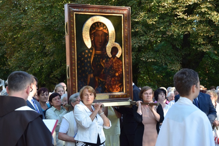 Powitanie ikony MB Częstochowskiej w parafii Wniebowstąpienia Pańskiego w Żyrardowie