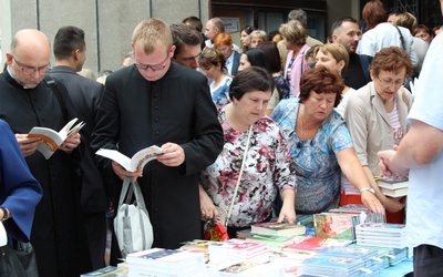 Po inauguracyjnej Eucharystii katecheci mogli też zaopatrzyć się w wydawnictwa i pomoce do pracy z uczniami.