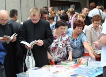 Po inauguracyjnej Eucharystii katecheci mogli też zaopatrzyć się w wydawnictwa i pomoce do pracy z uczniami.