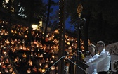 Nabożeństwo ze świecami na Górze Świętej Anny