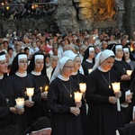 Nabożeństwo ze świecami na Górze Świętej Anny