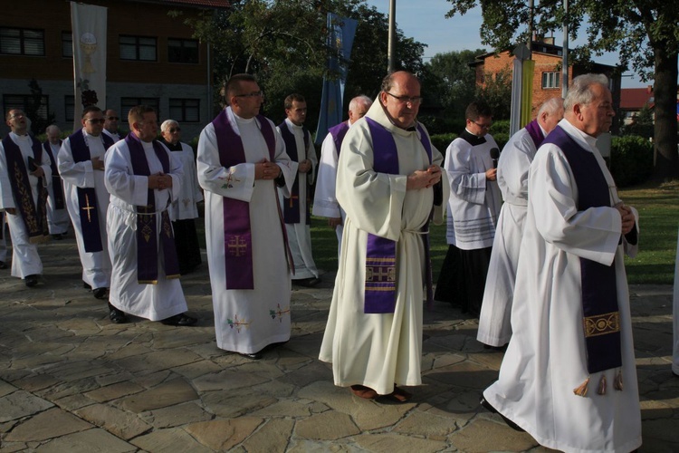 Ostatnie pożegnanie ks. Józefa Strączka w Porąbce - 11 września 2016 r.