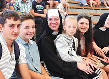 Dzieci i młodzież z parafii całej diecezji przyjechały do żywieckiego amfiteatru pod Grojcem.