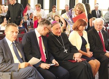 ▲	W sympozjum uczestniczył bp Andrzej Jeż i miejscowe władze.