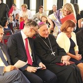 ▲	W sympozjum uczestniczył bp Andrzej Jeż i miejscowe władze.