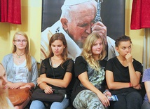 Młodzi w Bochni jeszcze długo będą żyć ŚDM, których inicjatorem  był św. Jan Paweł II.